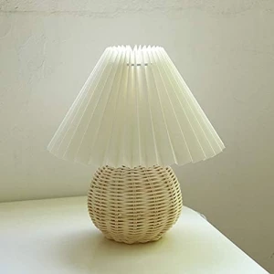 Lámpara De Mesa Plisada Coreana Estructura Ratán Pantalla Blanco