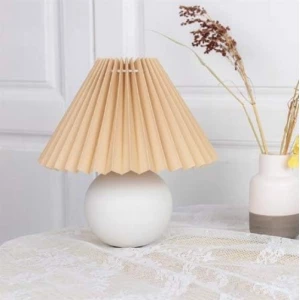 Lámpara De Mesa Plisada Coreana Estructura Blanco Pantalla Marrón Claro