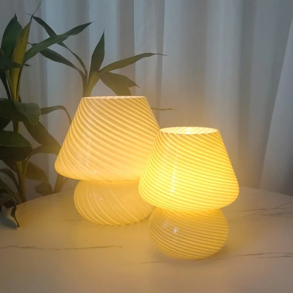 Lámpara De Mesa De Cristal Translúcido, Estilo Italiano Estructura Rayas Amarillas - Image 4
